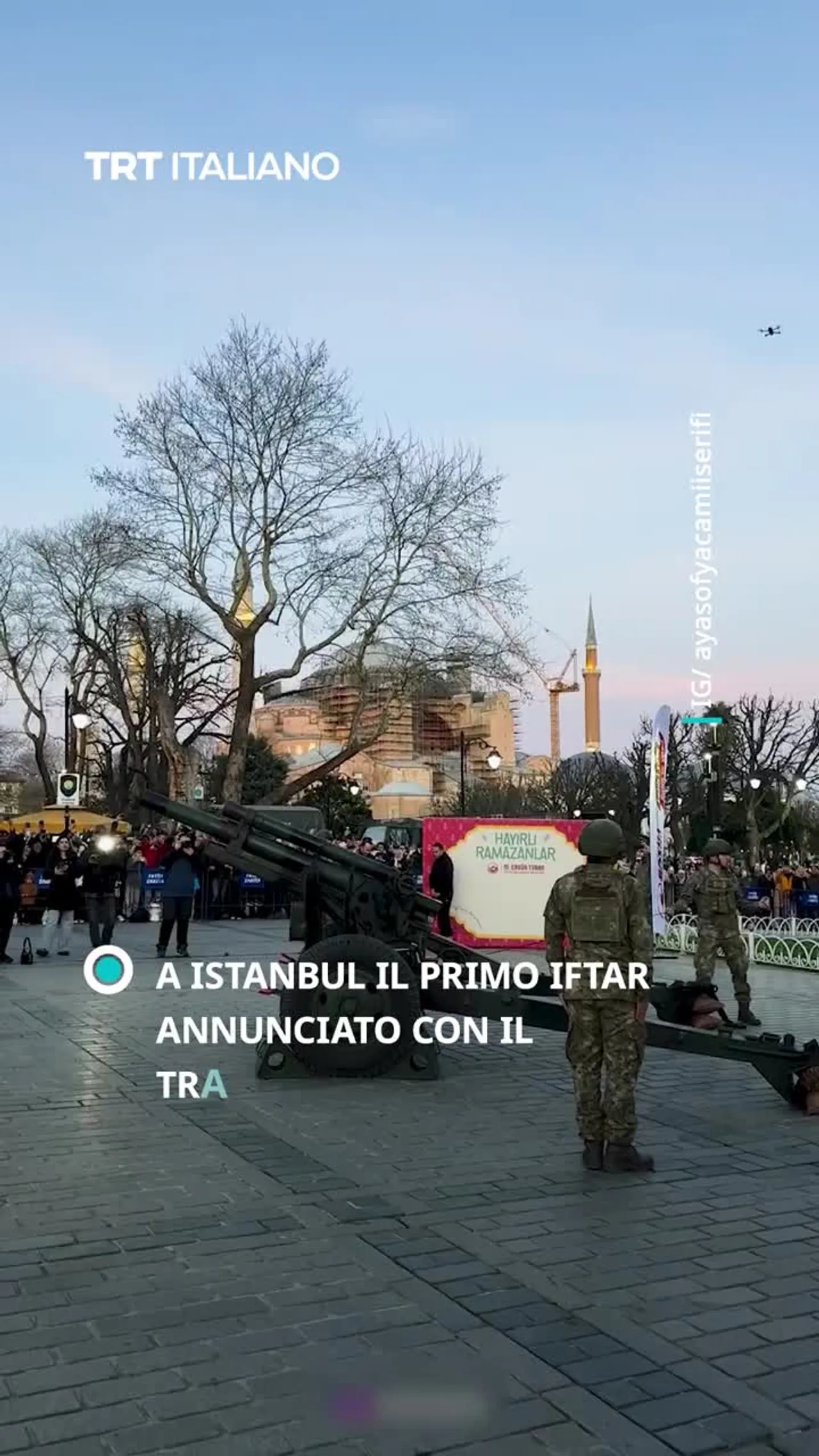 Istanbul mantiene viva la tradizione dello sparo del cannone per annunciare l'inizio del Ramadan