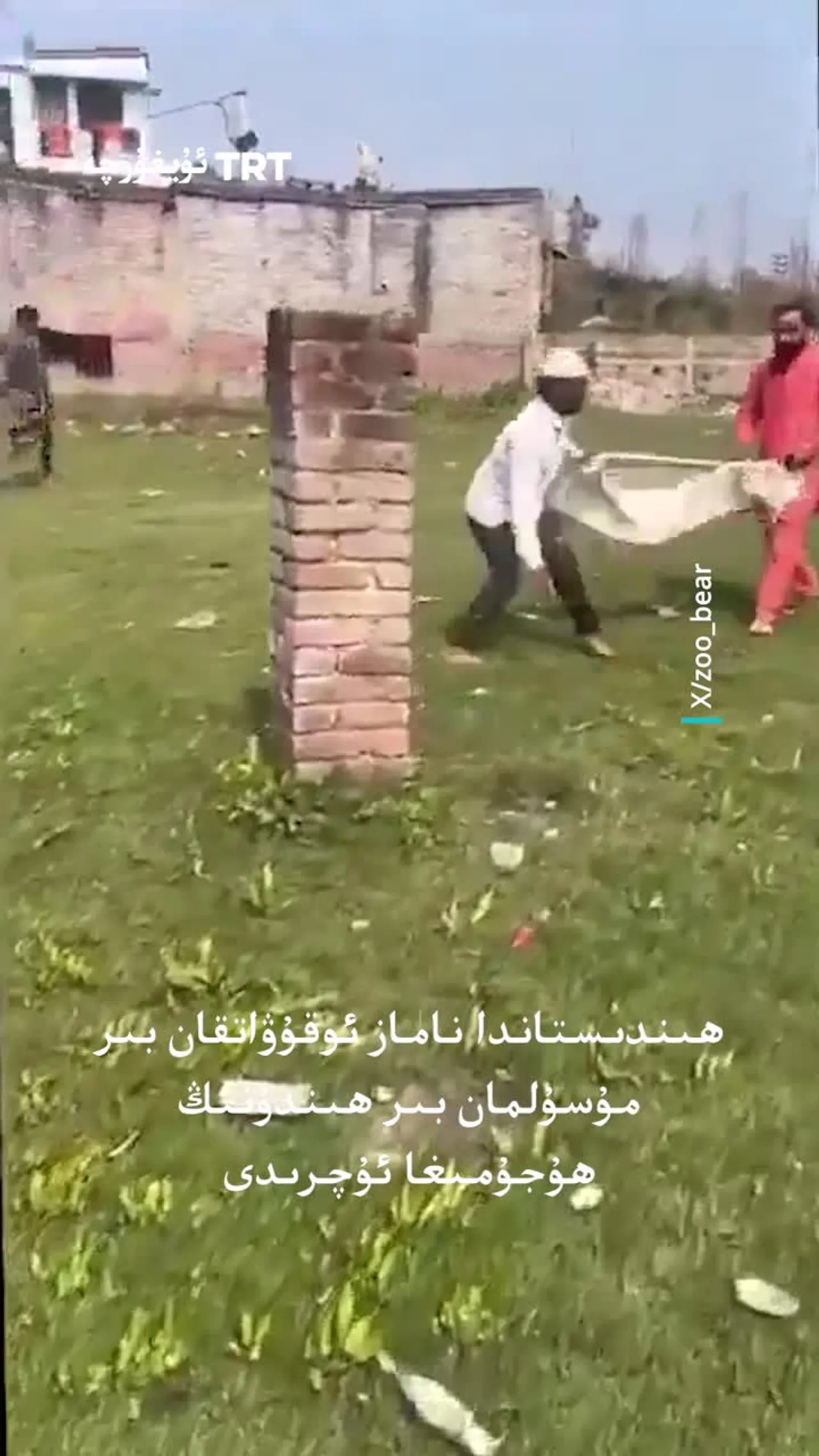 ھىندىستاندا ناماز ئوقۇۋاتقان بىر مۇسۇلمان بىر ھىندۇنىڭ ھۇجۇمىغا ئۇچرىدى