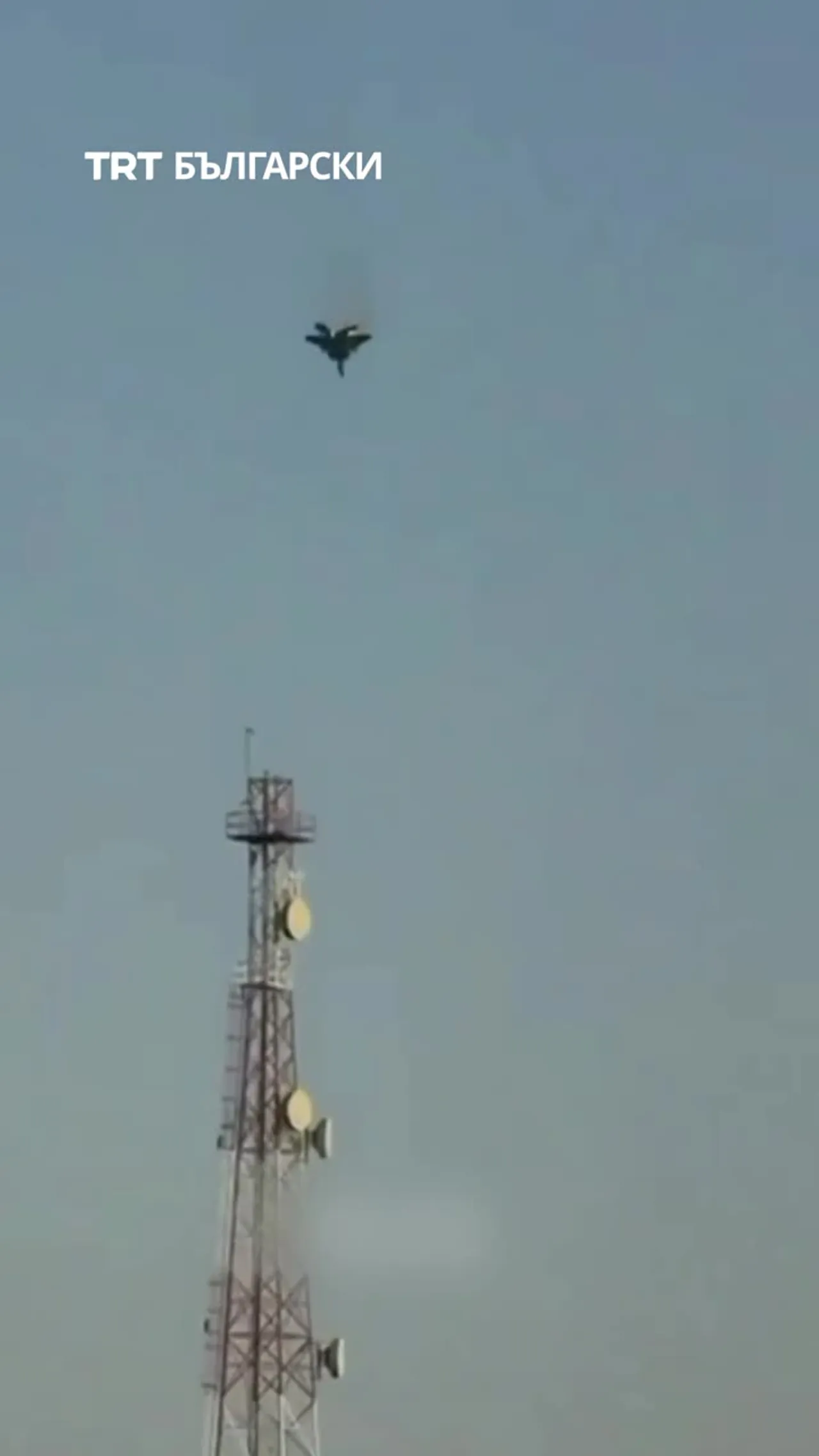 ПИЛОТ СЕ КАТАПУЛИРА БЕЗОПАСНО ОТ АМЕРИКАНСКИЯ ИЗТРЕБИТЕЛ F-15, КОЙТО СЕ РАЗБИ В КУВЕЙТ