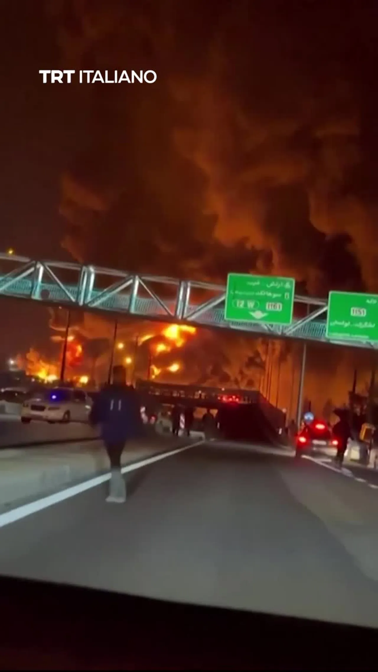Un Enorme Incendio nel Deposito di Petrolio in Iran
