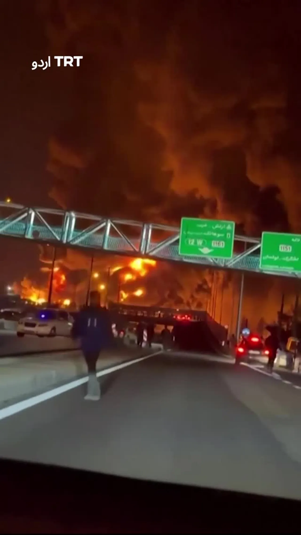 ایران کے پیٹرولیم ڈپو میں حملوں کے بعد ہولناک آگ لگ گئی