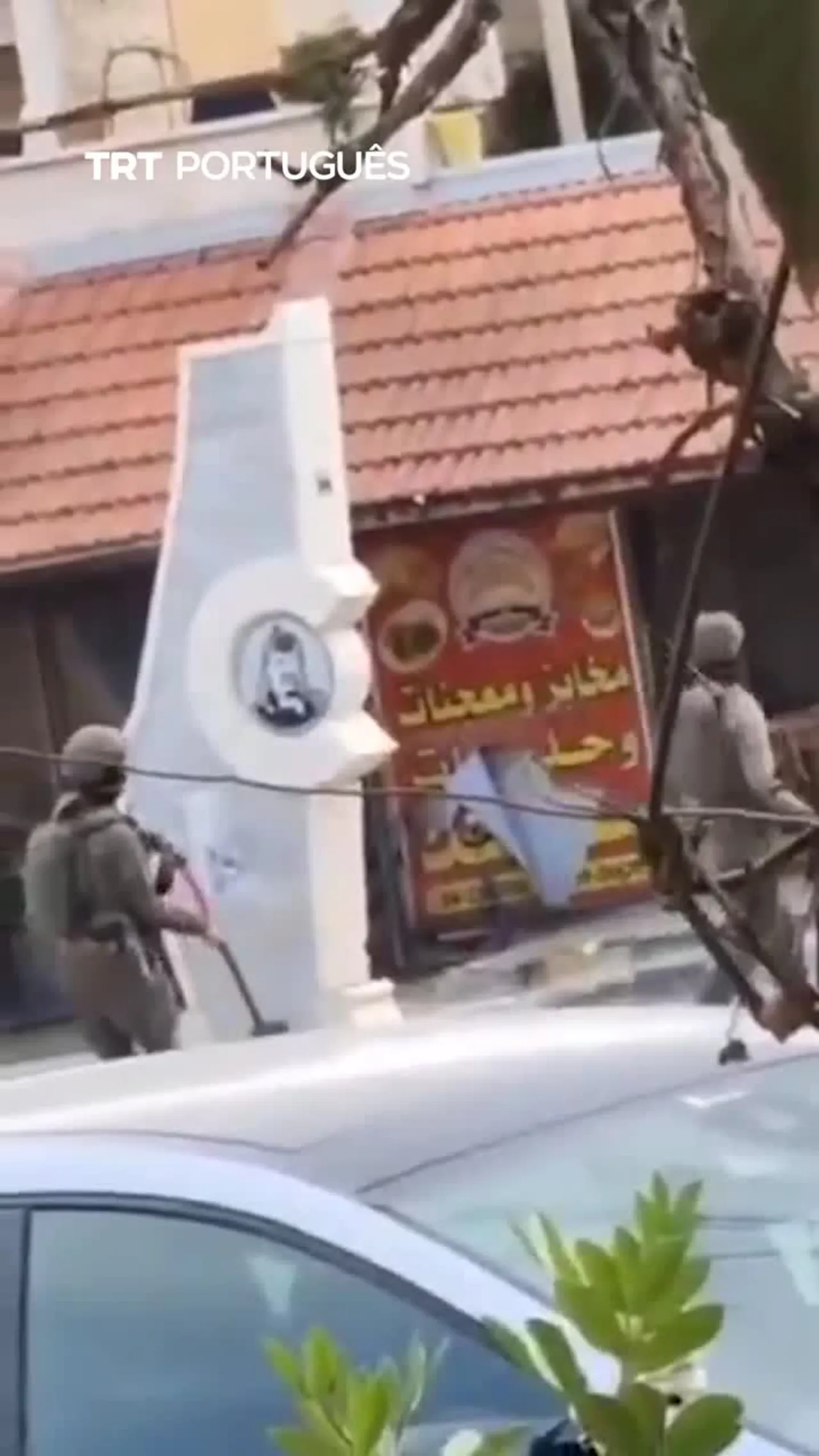 Soldados israelitas destruíram monumento de Yaser Arafat