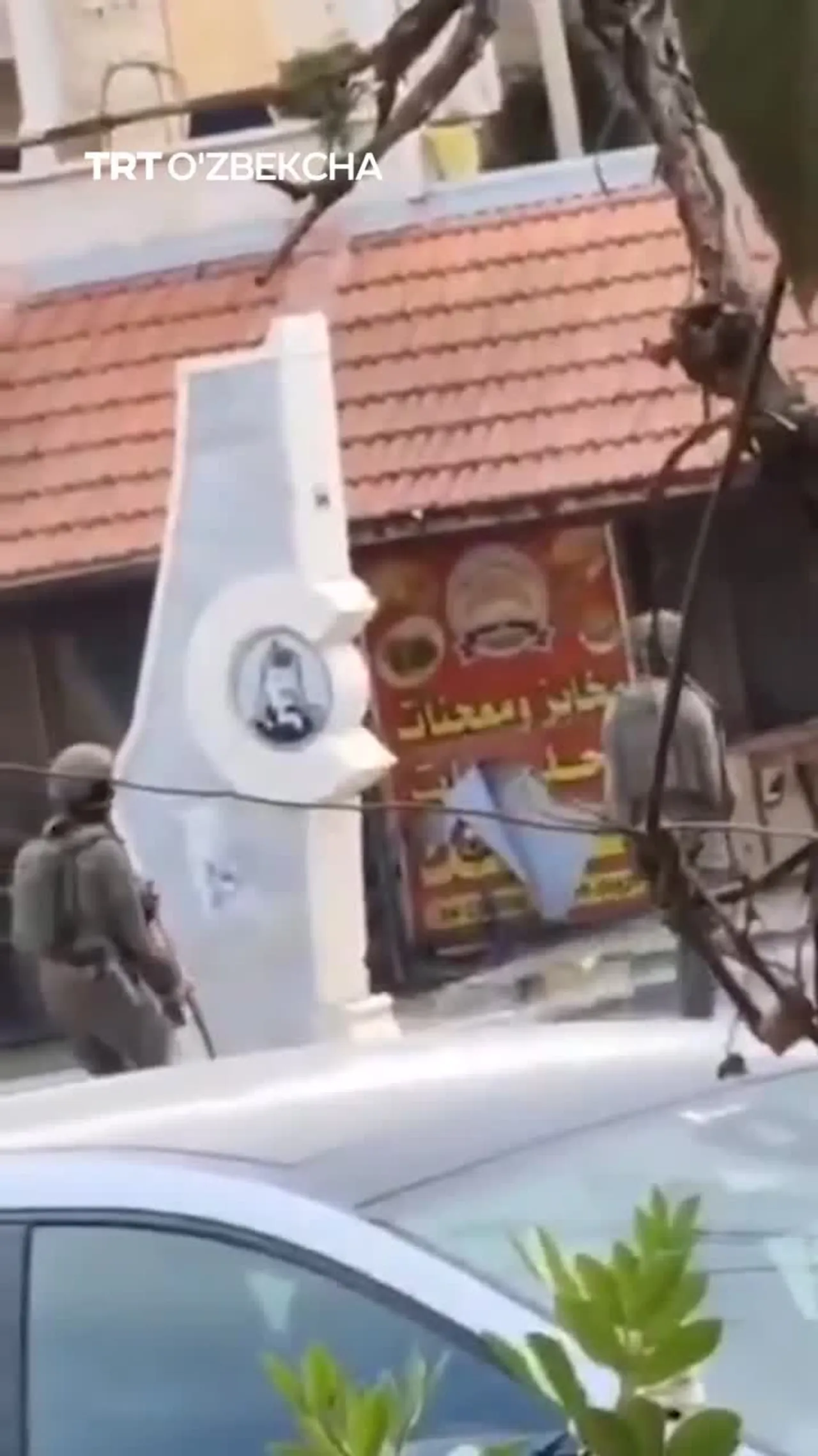 Isroil askari Yosir Arafot yodgorligini vayron qildi