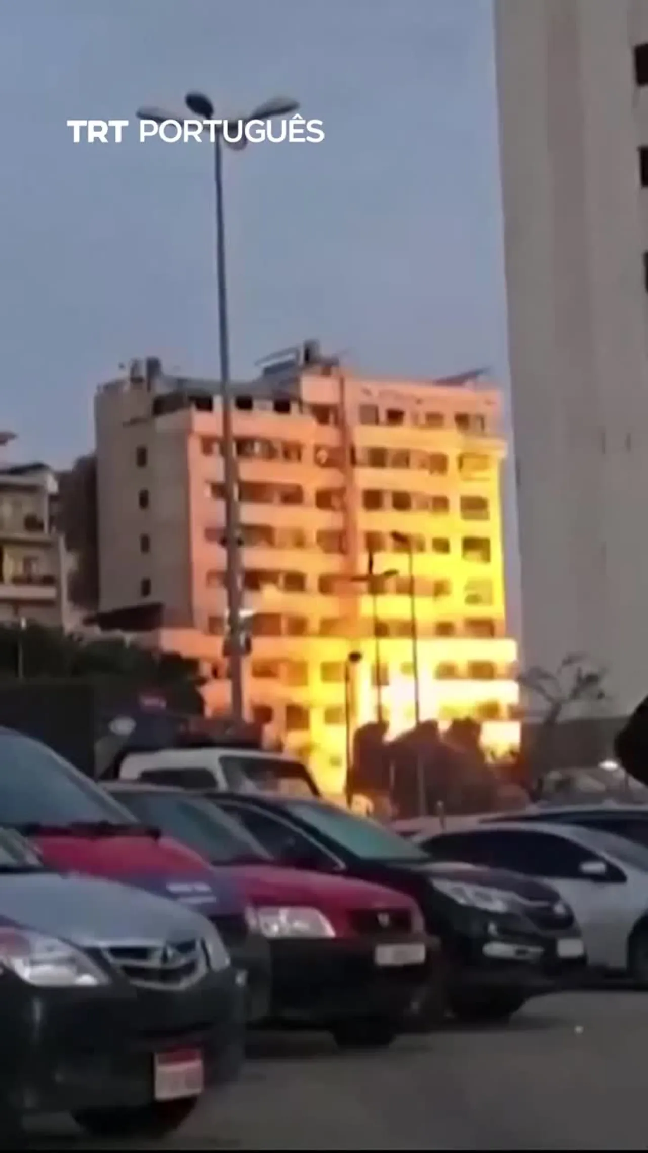 Enquanto Israel continua os seus ataques, um ataque aéreo em Beirute destrói um edifício