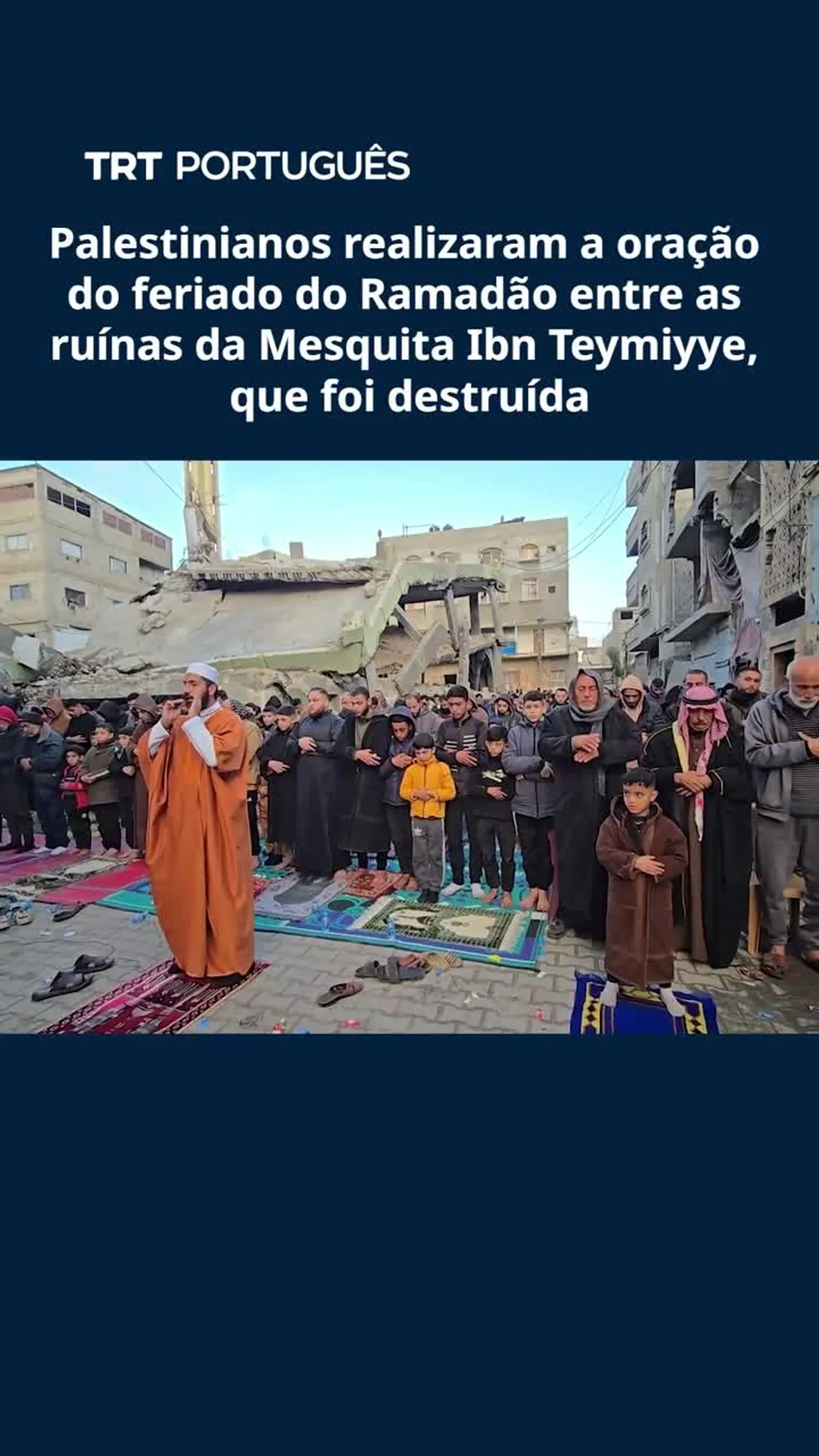 Palestinianos realizaram a oração do feriado do Ramadão nas ruínas da Mesquita Ibn Teymiyye