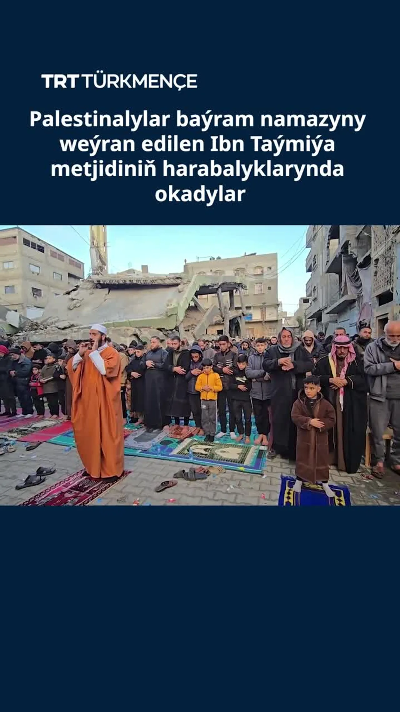 Palestinalylar baýram namazyny weýran edilen Ibn Taýmiýa metjidiniň harabalyklarynda okadylar