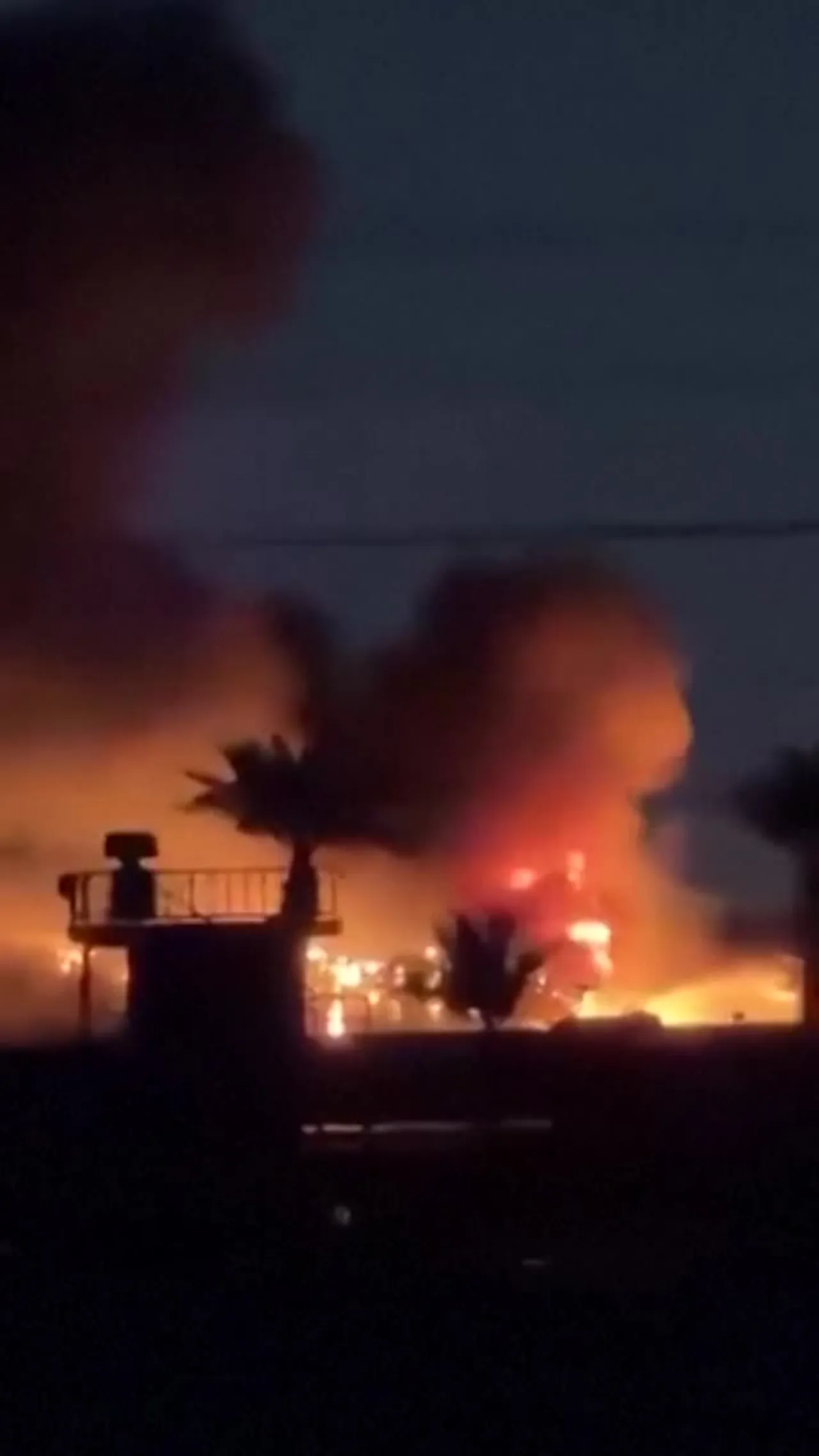 Dopo attacco con droni contro strutture diplomatiche statunitensi a Baghdad, è scoppiato incendio