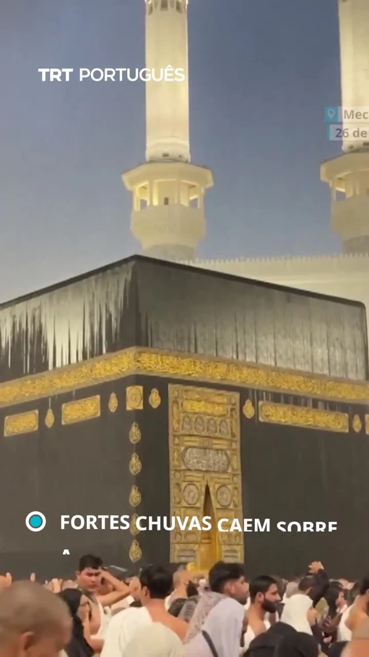 Fortes chuvas caem sobre a Caaba, em Meca