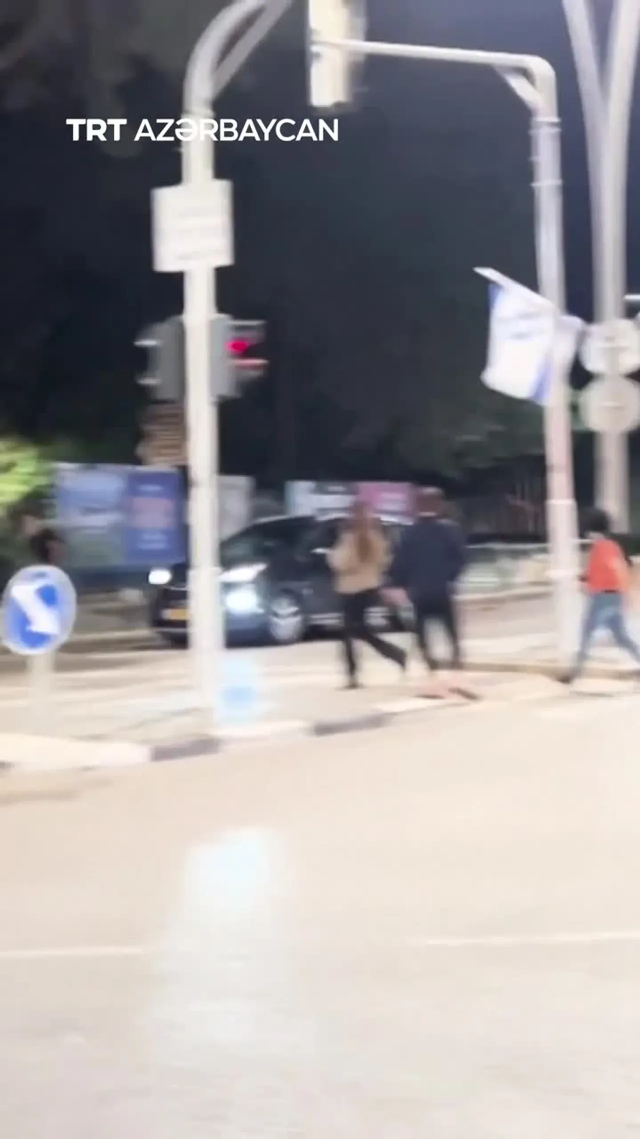 İsraillilər İrandan atılan raketlərə görə sığınacaqlara qaçır