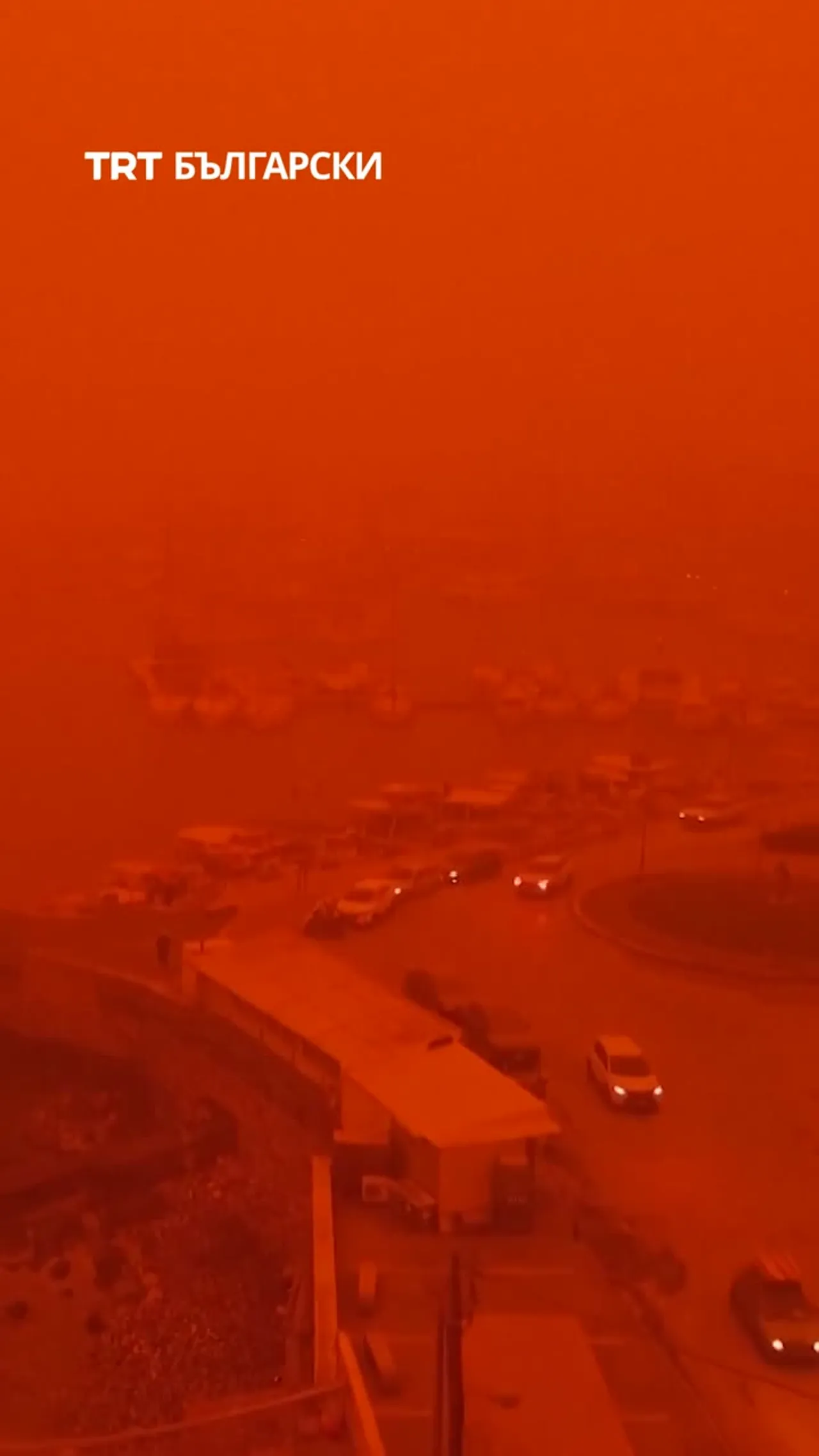 ГРЪЦКИЯТ ОСТРОВ КРИТ БЕ ПОКРИТ С ОРАНЖЕВ ПРАХ ОТ САХАРА