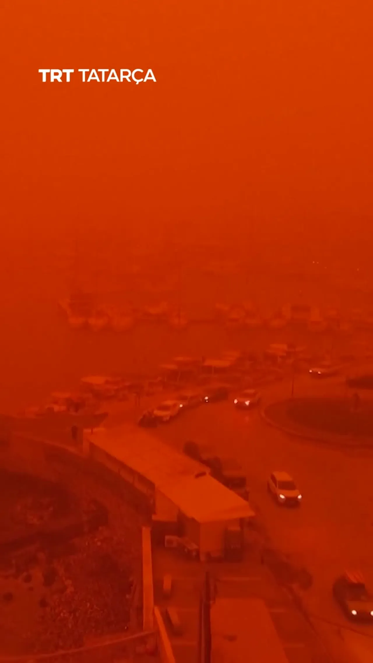 Greśiyäneñ Krit utrawı Saxra çülennän kilgän qızğılt sarı tuzan belän qaplandı