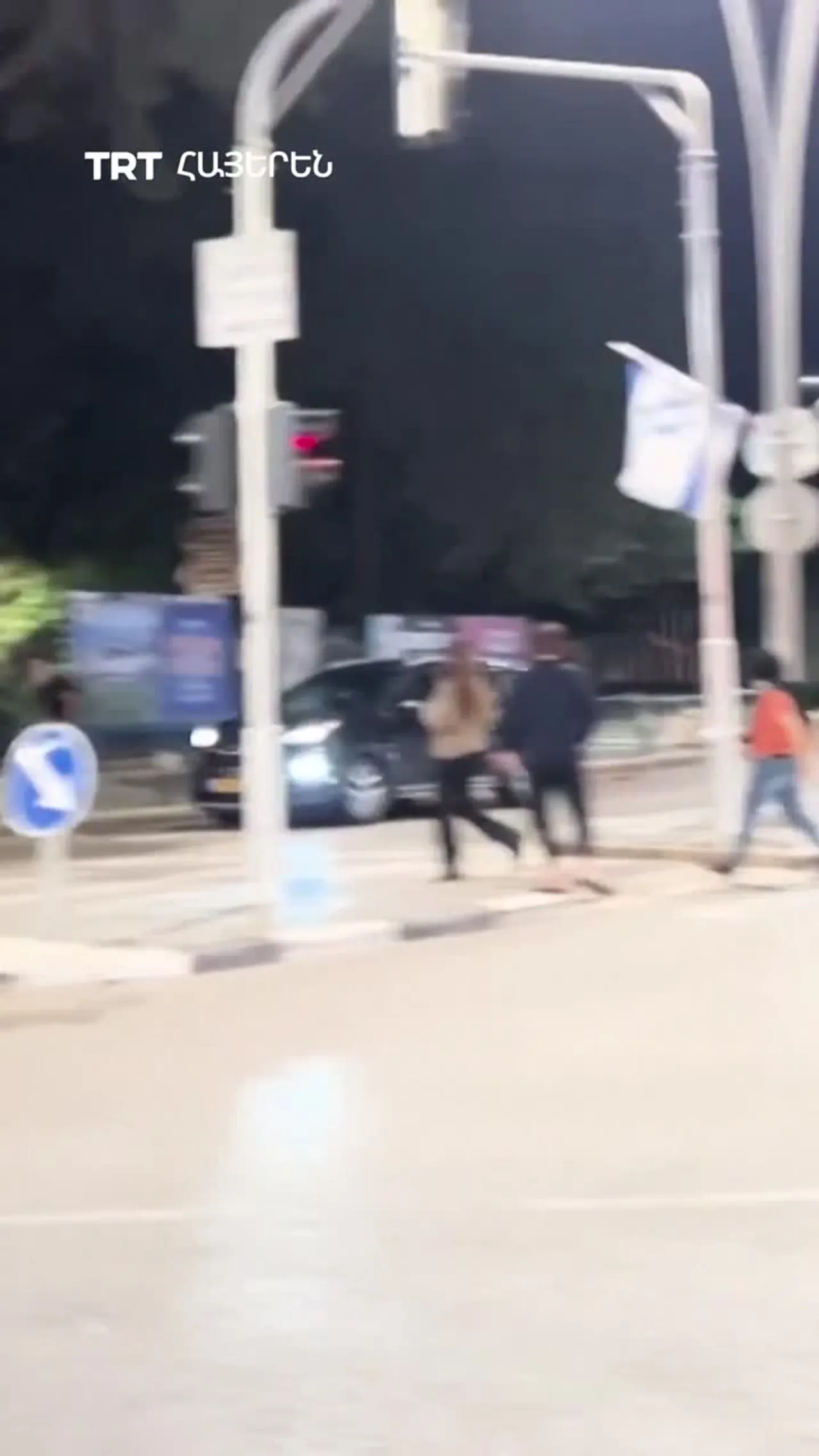 Իսրայելցիները փախչում են ապաստարաններ, երբ սիրենների ձայներ են հնչում Իրանից եկող հրթիռներին