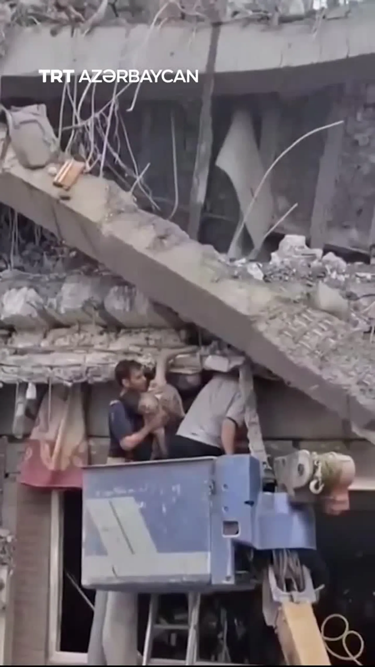 İranın Rey şəhərində dağıdıcı hava hücumu baş verib