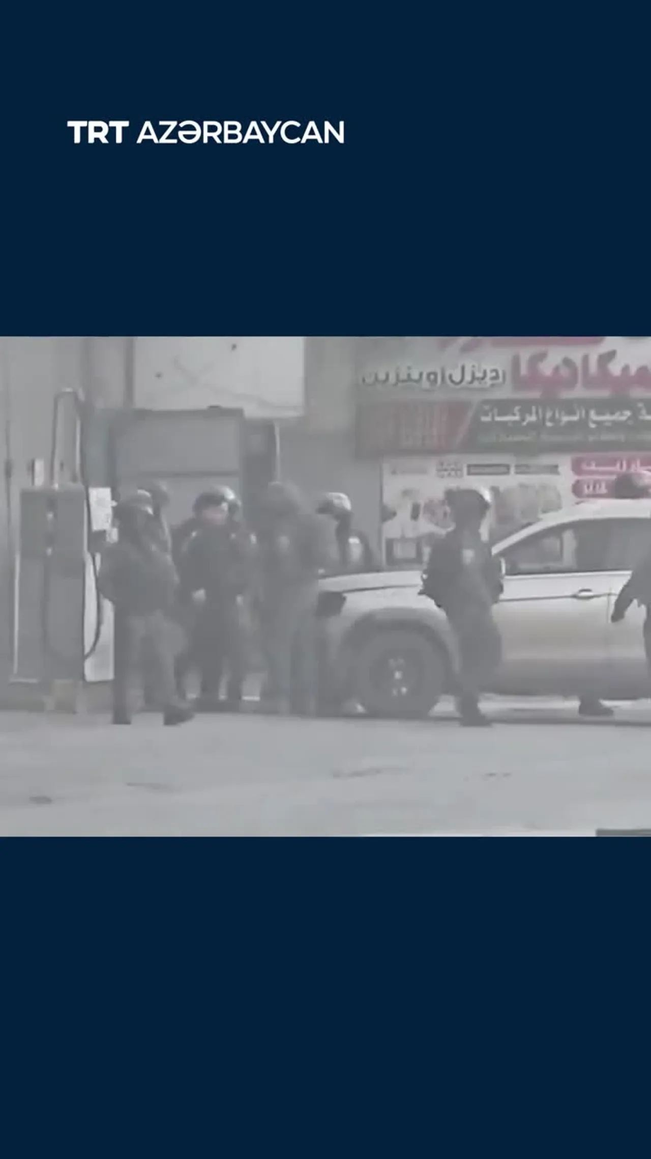 İsrail hərbçiləri həyata keçirdikləri basqın zamanı fələstinlilərdən birinə hücum ediblər