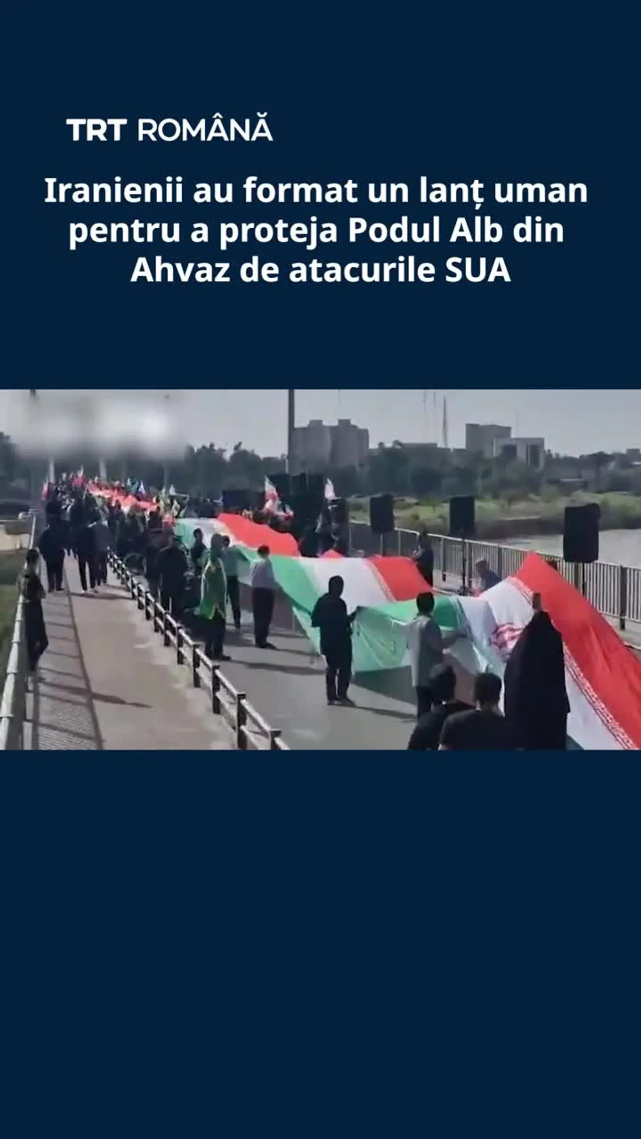 Iranienii au format un lanț uman pentru a proteja Podul Alb din Ahvaz de atacurile SUA