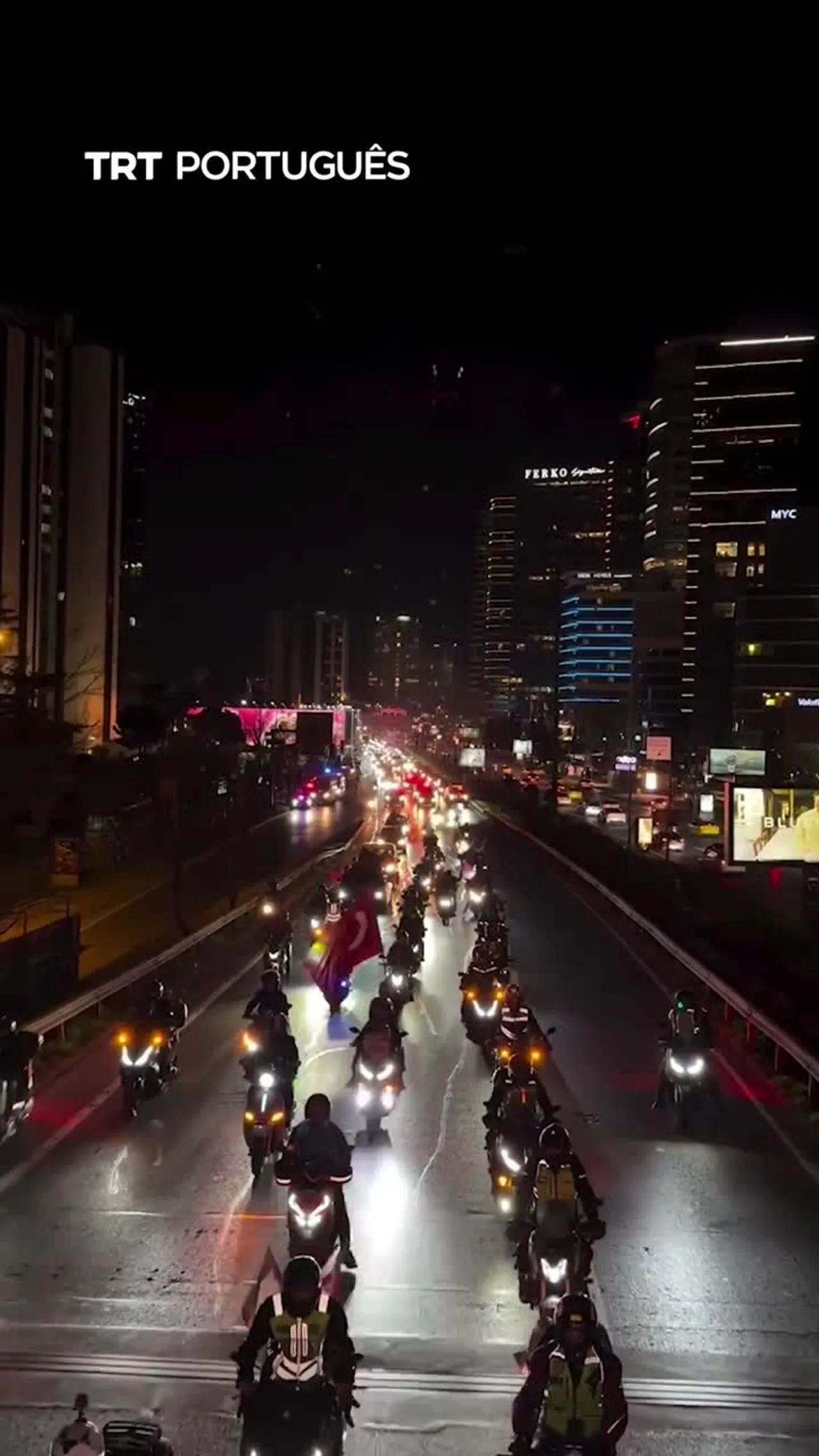 Organizou-se marcha de veículos em Istambul para protestar contra a ocupação de Gaza, Líbano e Síria