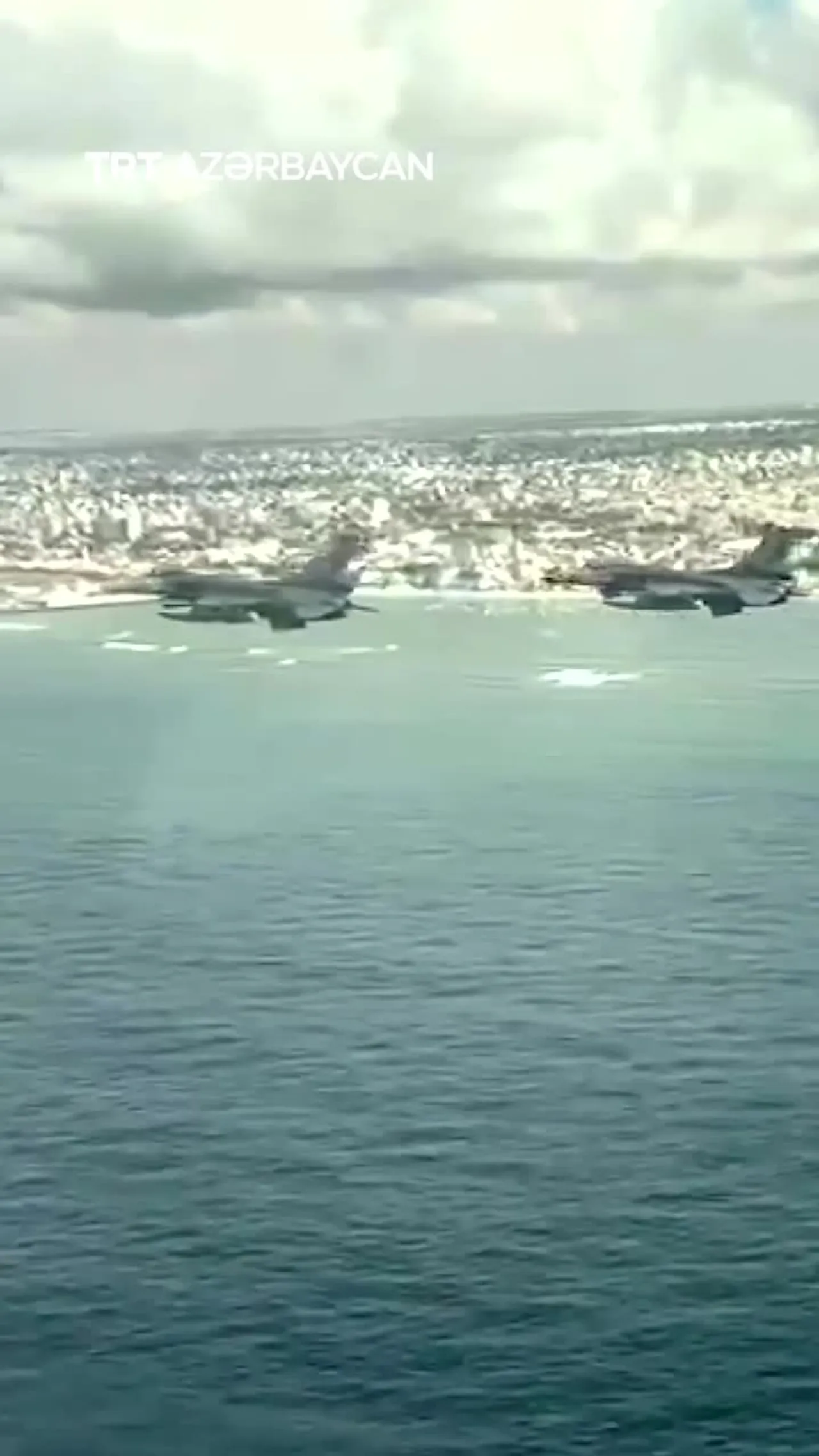 Türkiyəyə məxsus F-16 qırıcıları və helikopterlər Somalidə keçirilən hərbi paradda iştirak ediblər