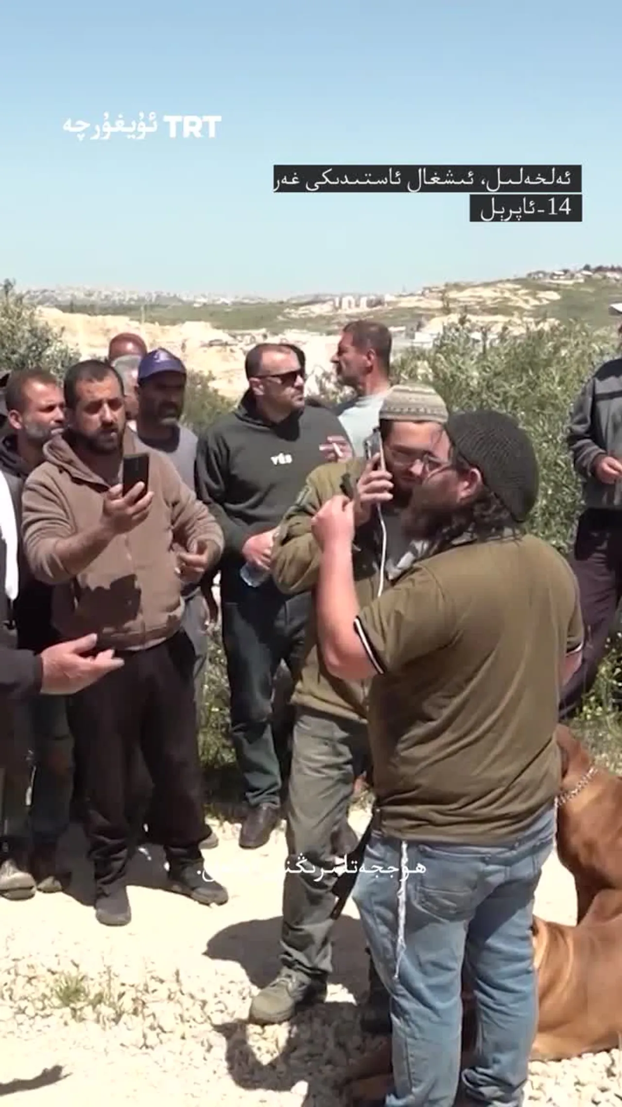 پەلەستىنلىكلەر ئەلخەلىلدا قانۇنسىز ئىسرائىلىيەلىك كۆچمەنلەرنىڭ ئۆي تارتىۋېلىشىنى توسۇپ قالدى