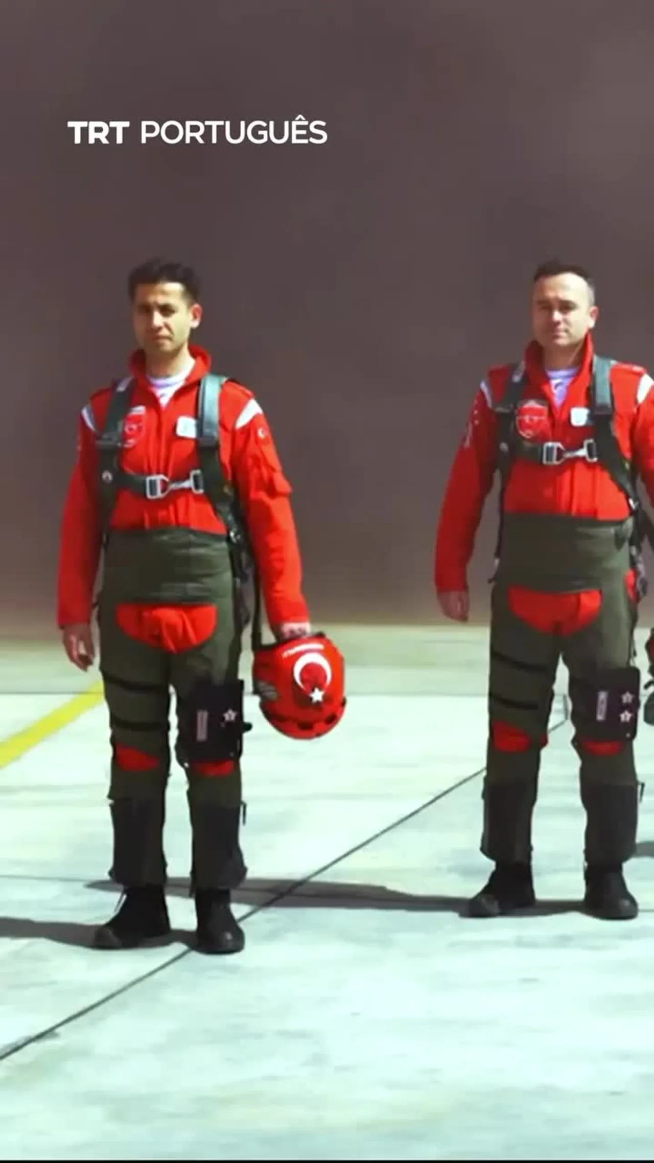 Estrelas turcas realizam voo histórico em Çanakkale, após muitos anos