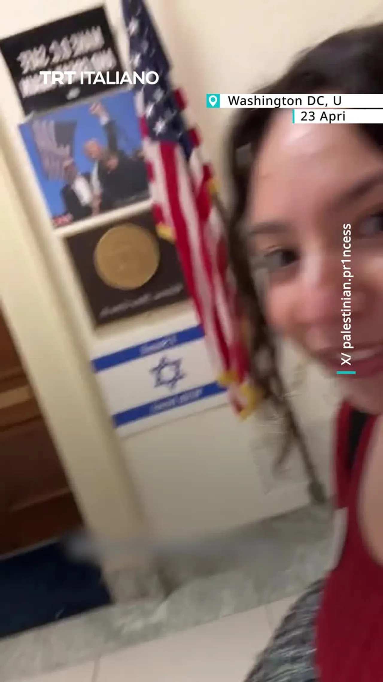 Un attivista ha documentato che i corridoi del Congresso USA sono pieni di bandiere israeliane