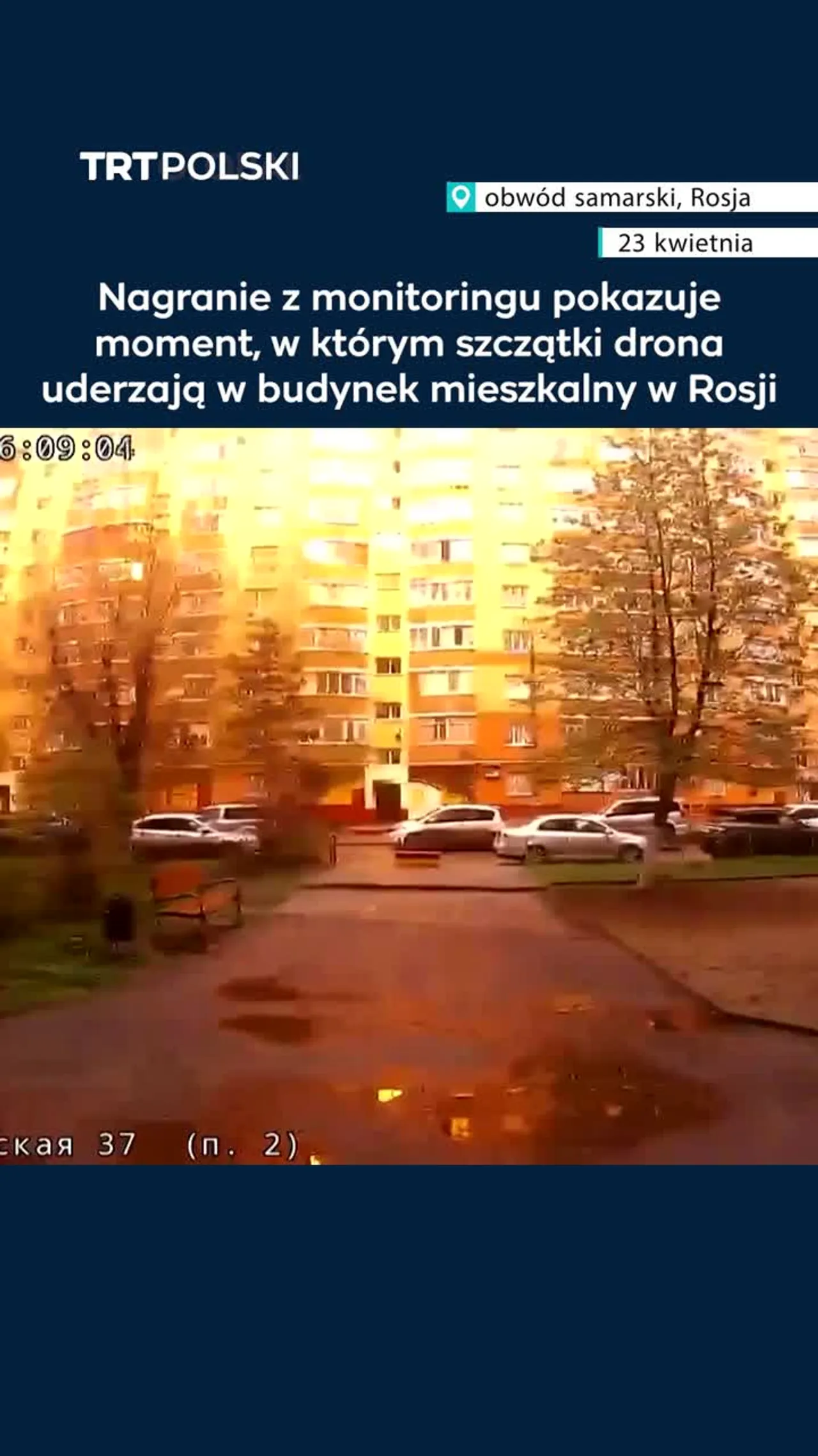 Nagranie z monitoringu pokazuje moment, w którym szczątki drona uderzają w budynek w Rosji