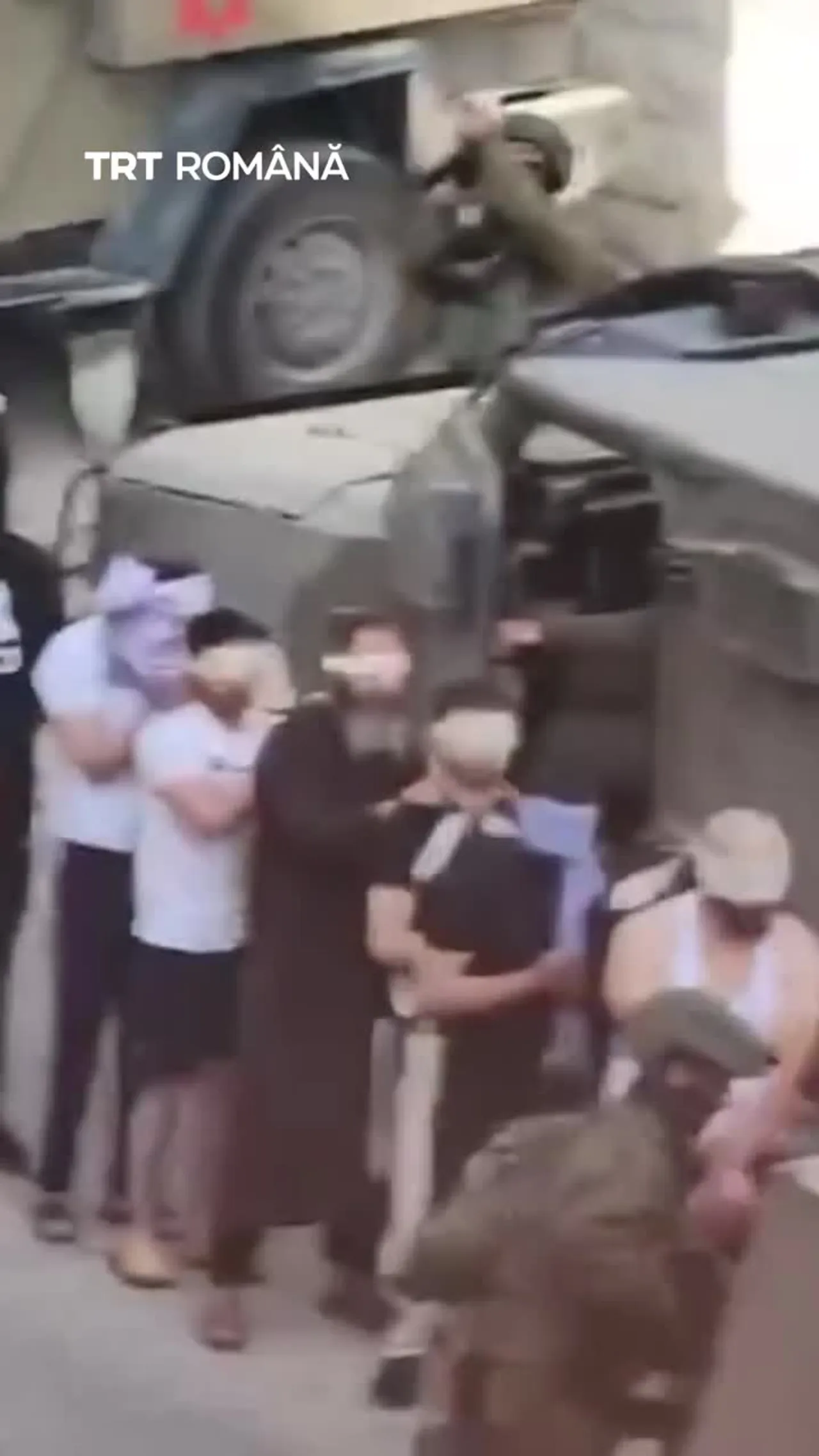 Palestinieni au fost arestați cu ochii legați în cadrul unei operațiuni de amploare a Israelului