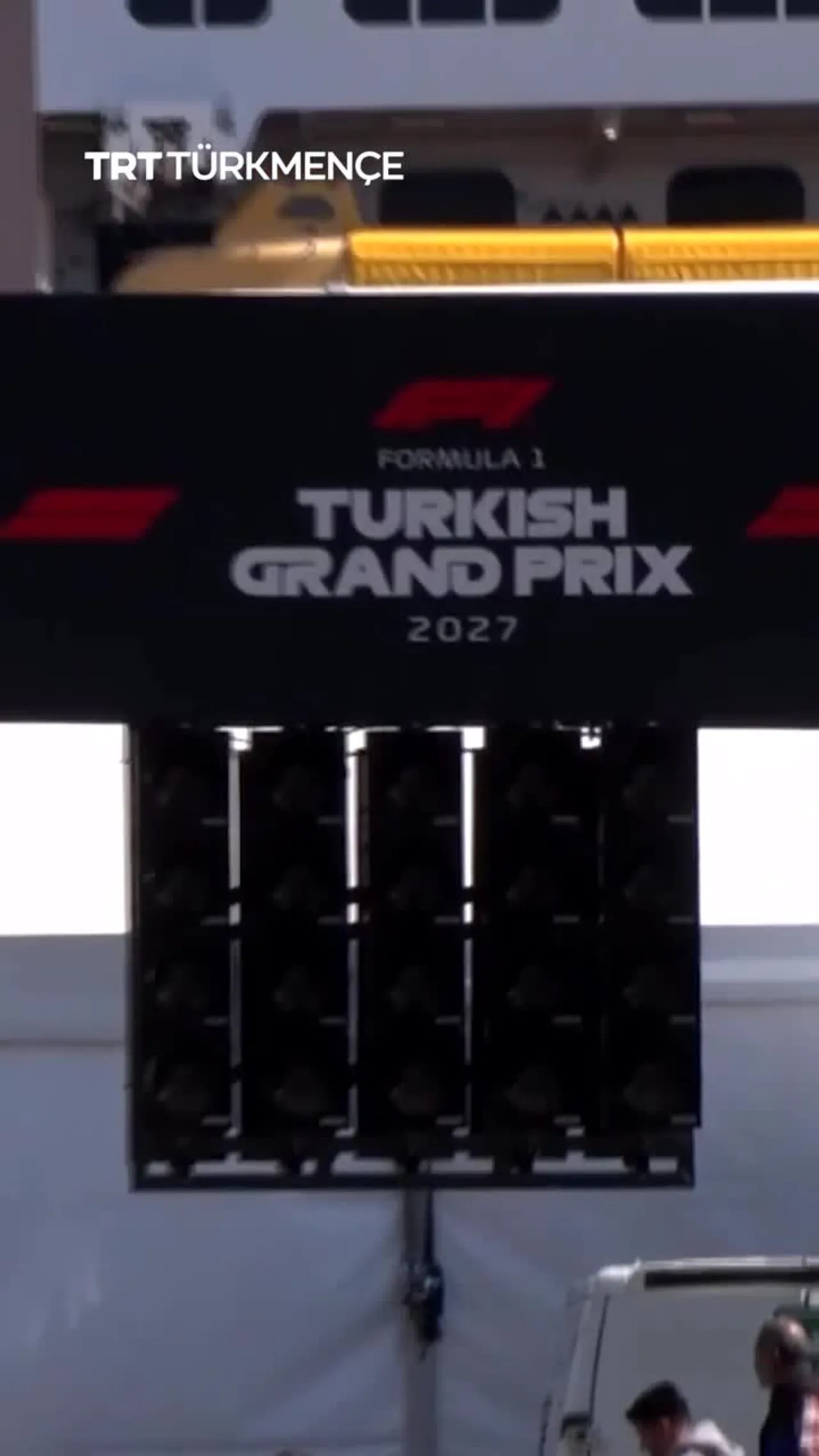 STAMBULDA KÖÇE PIŞIGI F1 TANYŞDYRYLYŞ WIDEONYŇ TAÝÝARLYKLARYNYŇ ARASYNY BÖLDI