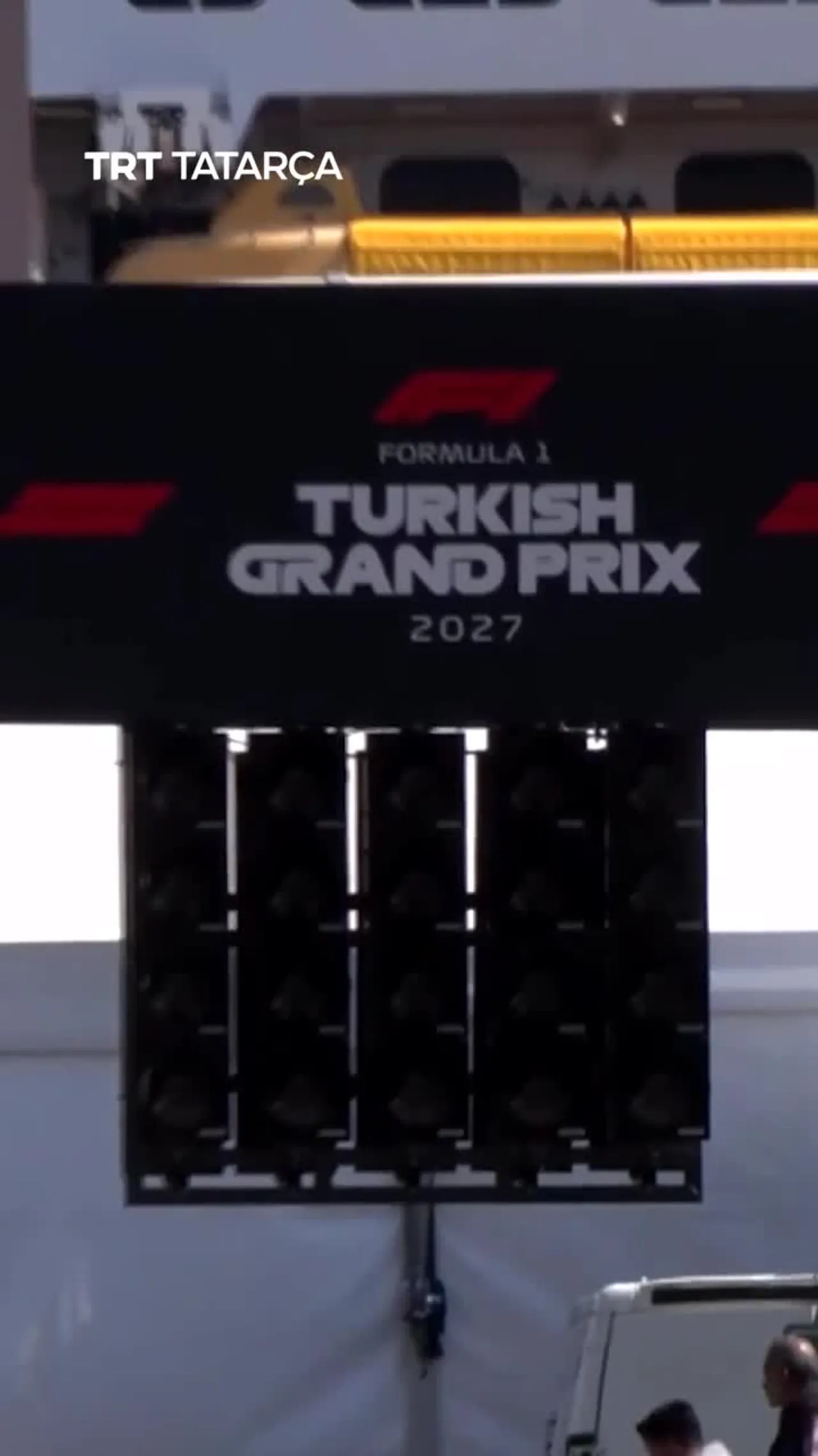 İstanbulda uram mäçese F1 tanıtu videosın töşergän çaqta kadrğa kilep kerde
