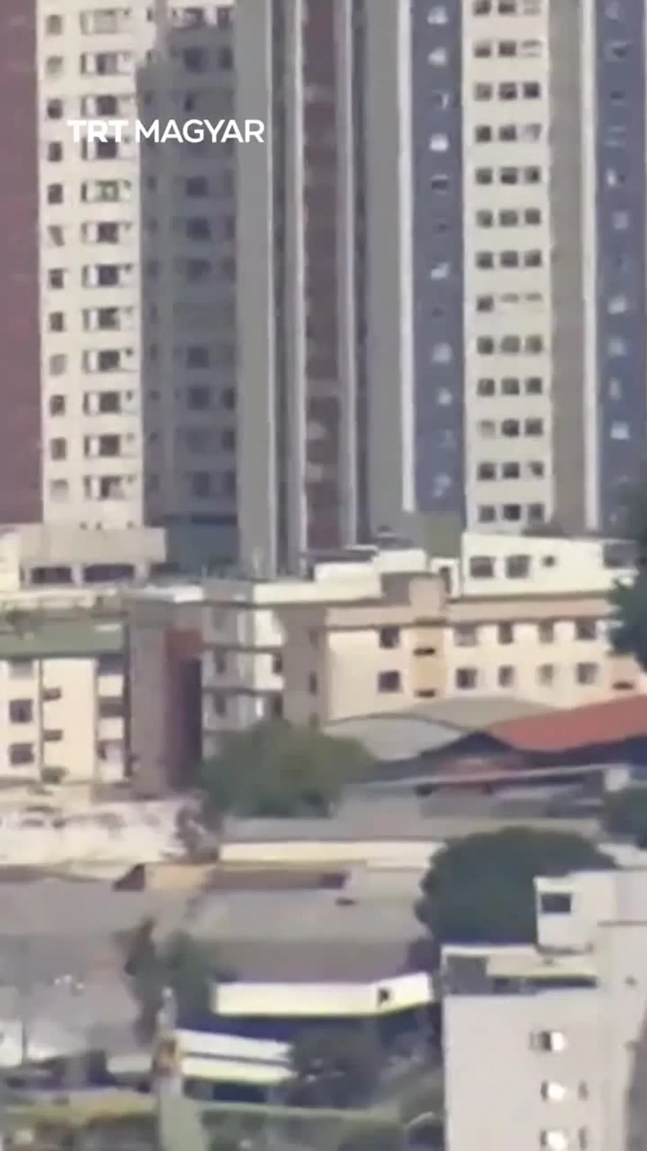 Kisrepülőgép csapódott egy épületbe
