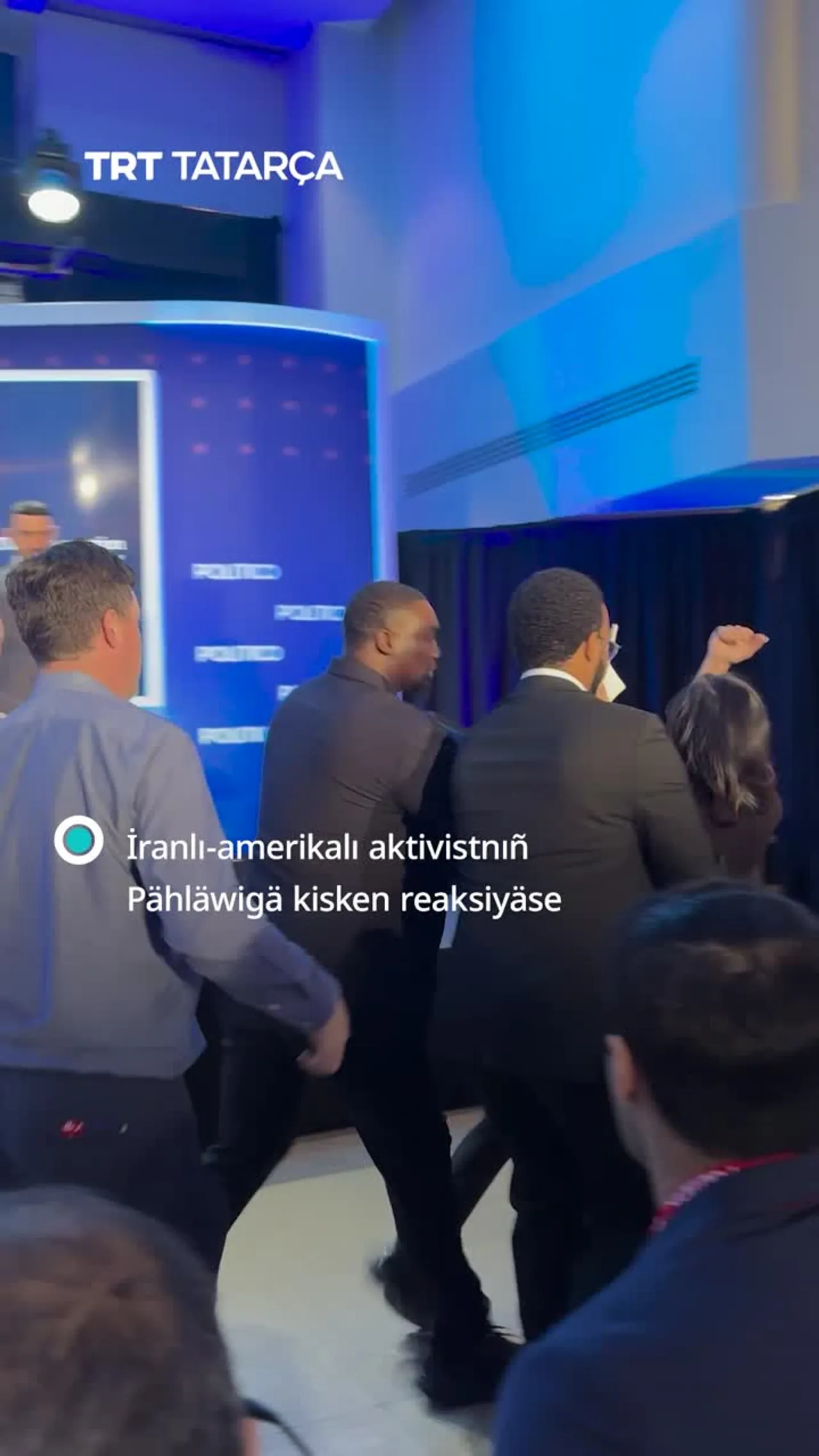 İranlı-amerikalı aktivist Vaşingtonda Pähläwigä kisken tänqıyt belderde